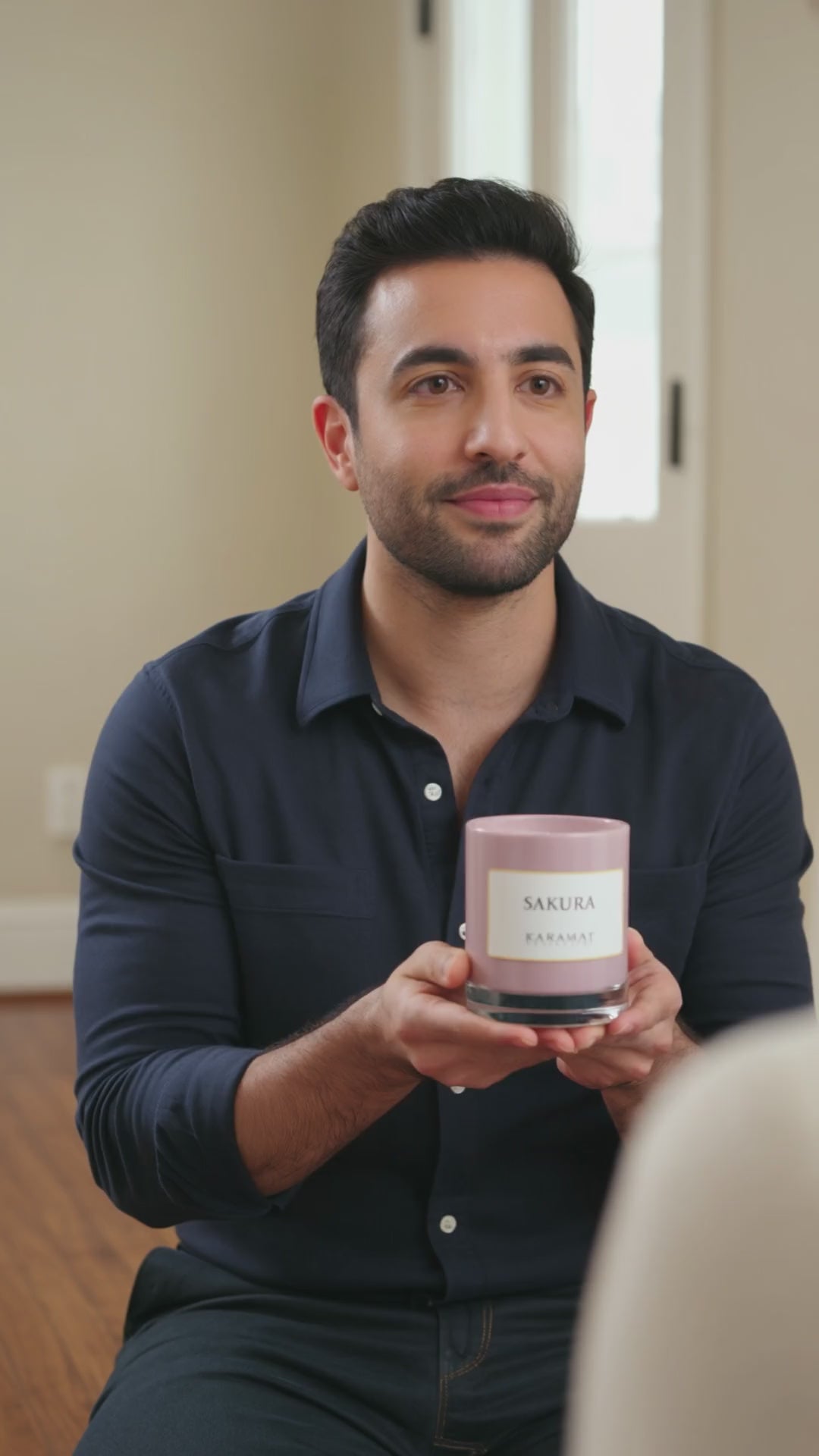 Sakura — offrir une bougie parfumée à une personne chère.