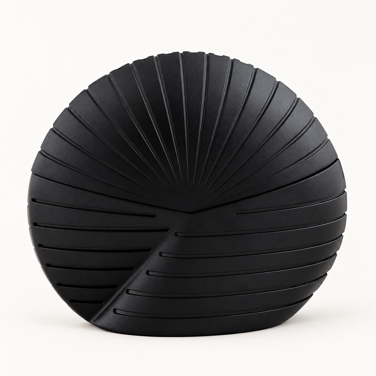 Brûleur d’encens Corail noir à relief de coquillage, vue de face sur fond ivoire