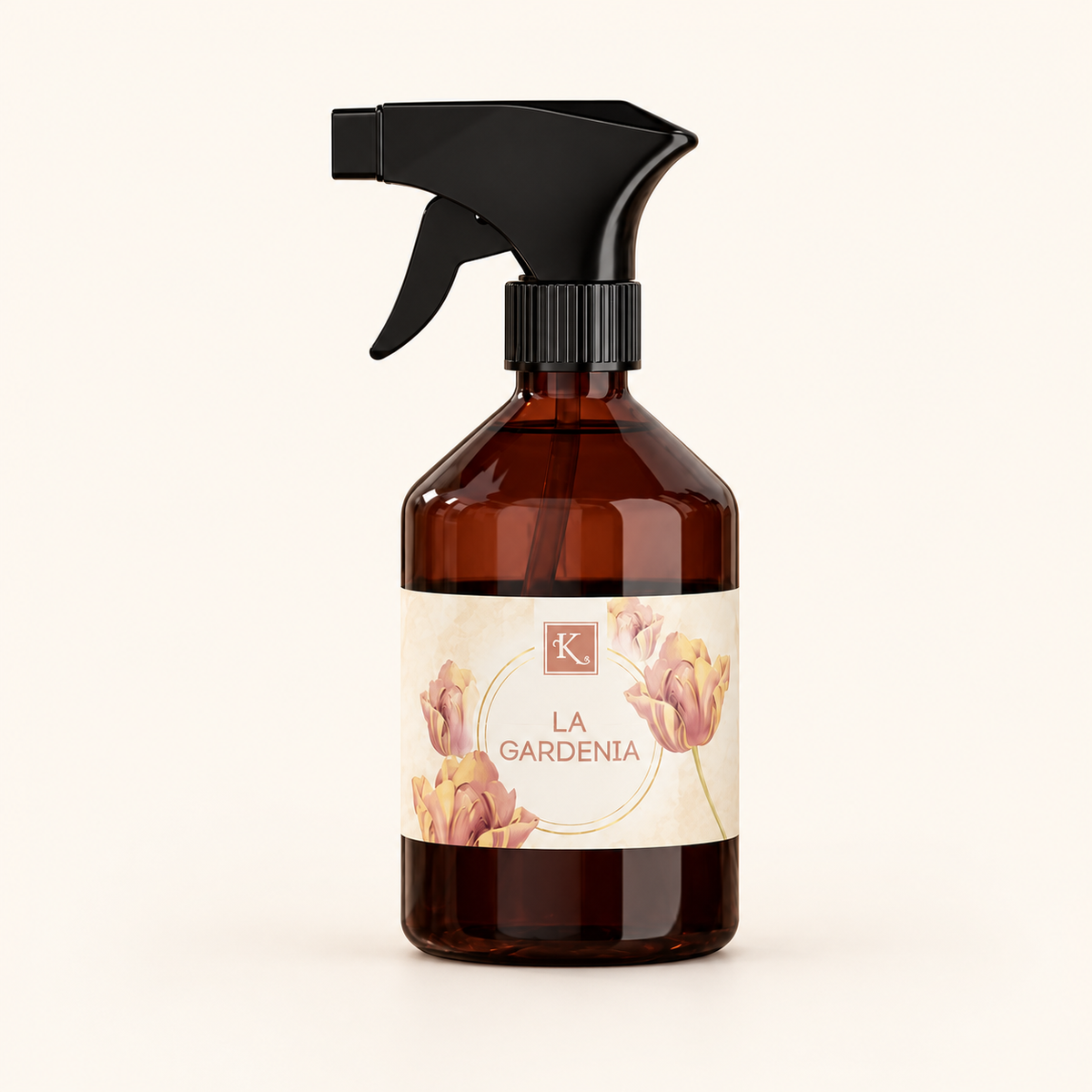 LA Gardenia 500 ml Spray — flacon sur fond crème